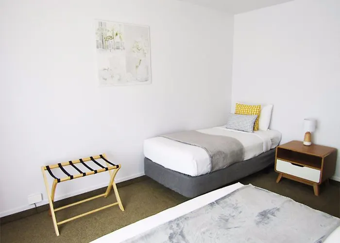 Pohutu Motel 4*