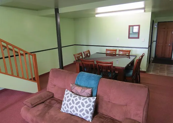Pohutu Motel