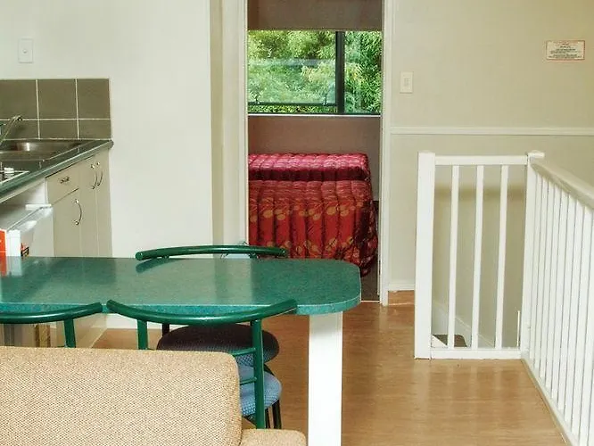 Pohutu Motel 4*