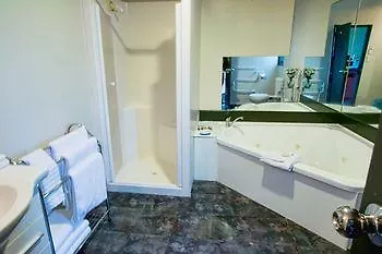 Pohutu Motel 4*