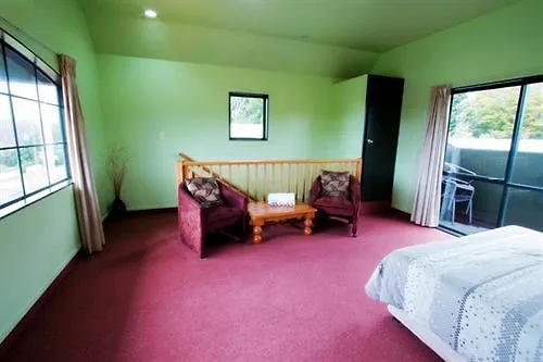 Pohutu Motel 4*