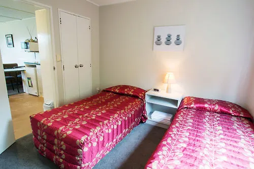 Pohutu Motel 4*