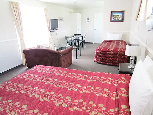 Pohutu Motel 4*