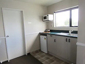 Pohutu 4*