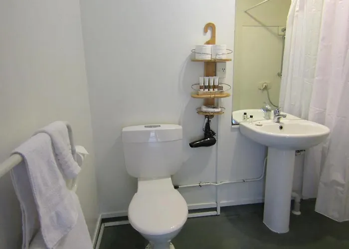 Pohutu Motel 4*